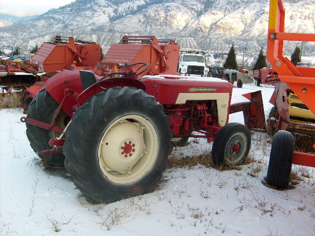 International Harvester 434